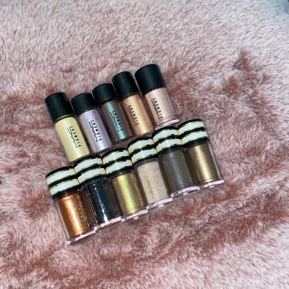 MAC pigments